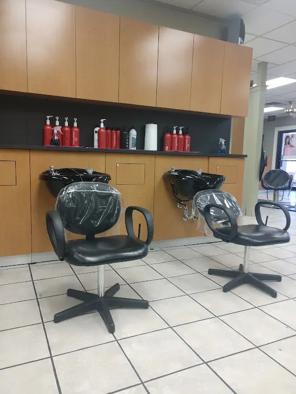 FS Cut & Color (Fantastic Sam's) S. Seneca — Hair salon in Wichita